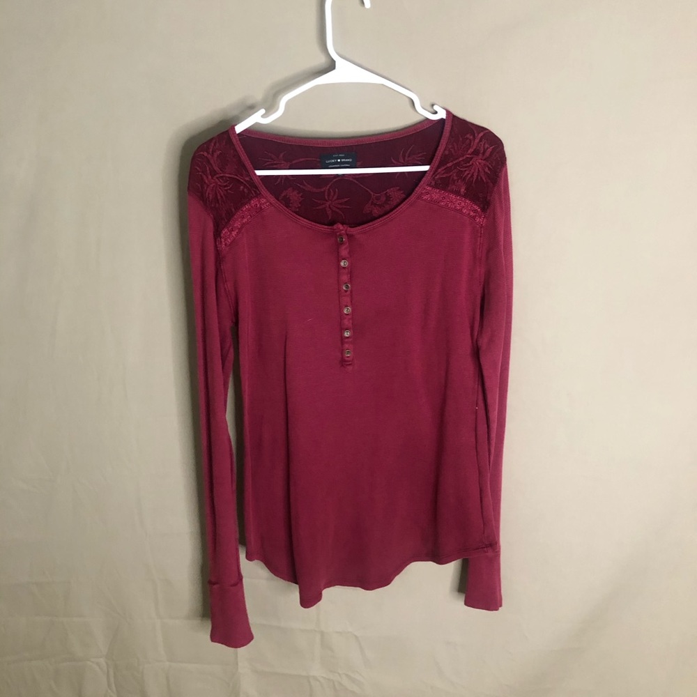 Casual long sleeve red top
